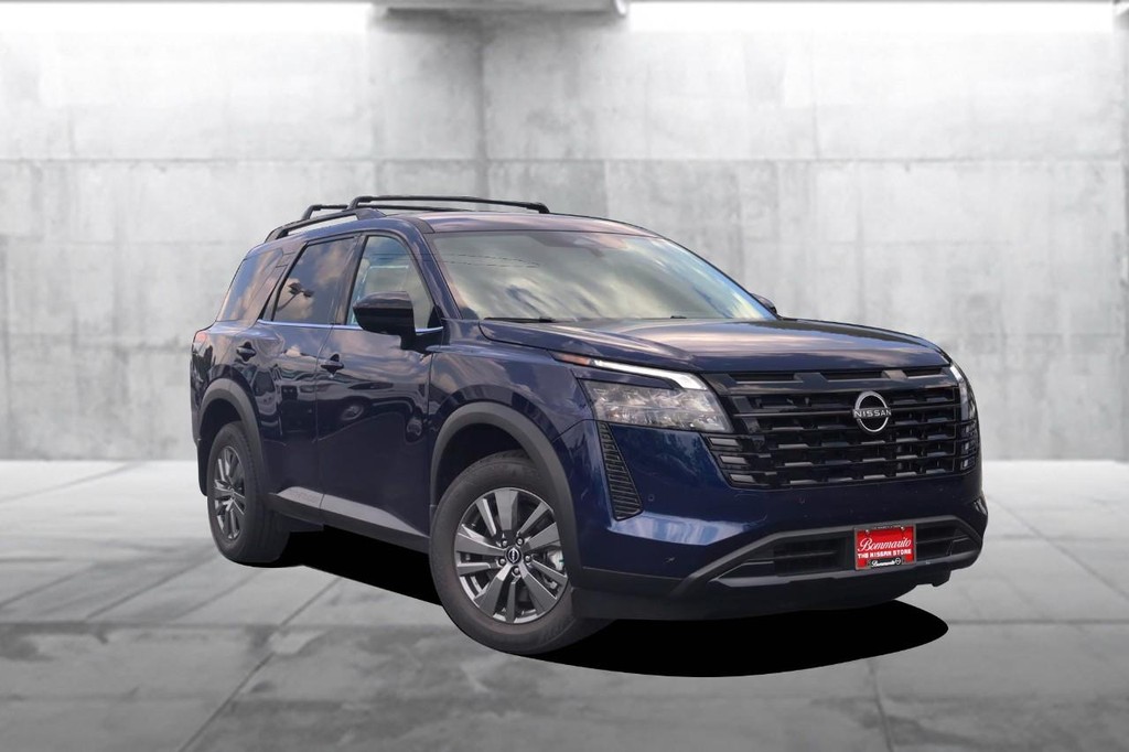 Nissan Pathfinder Vehicle Full-screen Gallery Image 2