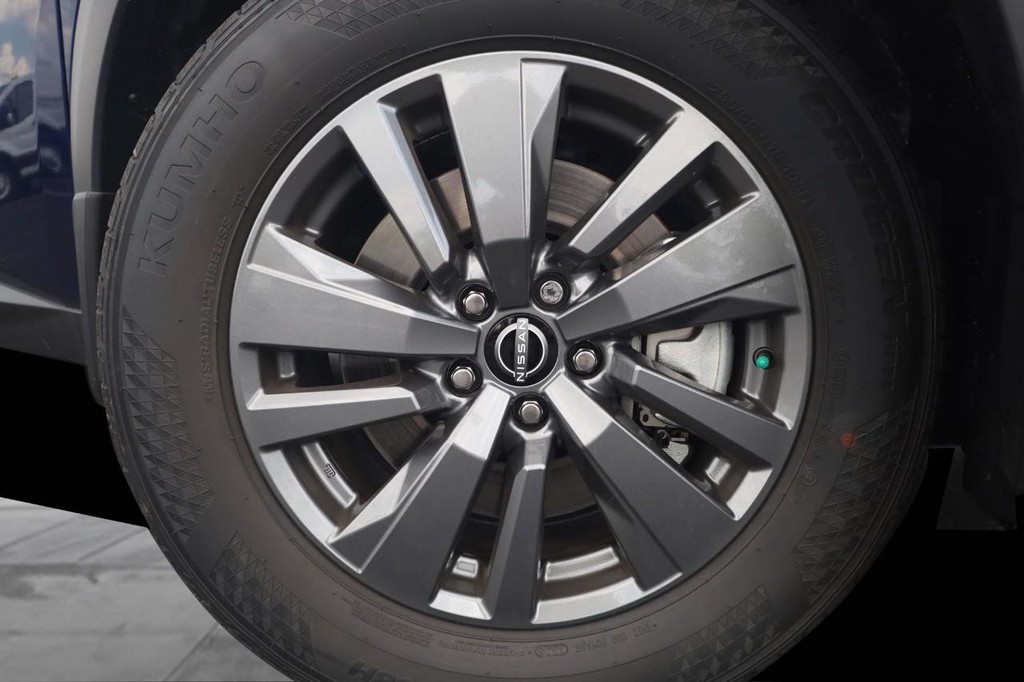 Nissan Pathfinder Vehicle Full-screen Gallery Image 3