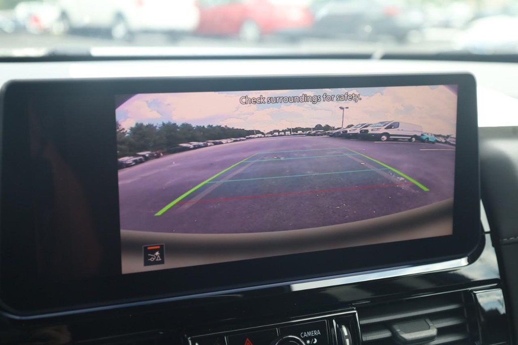Nissan Pathfinder Vehicle Full-screen Gallery Image 15