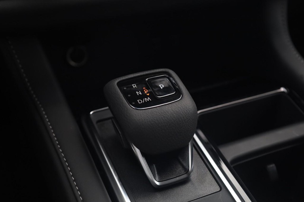 Nissan Pathfinder Vehicle Full-screen Gallery Image 19