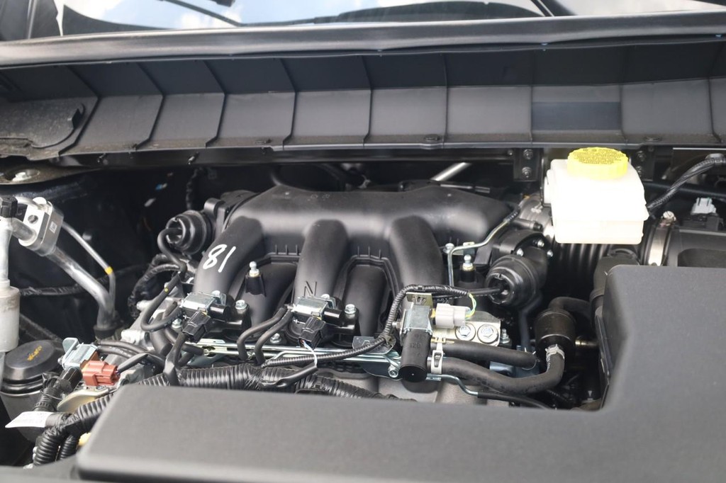 Nissan Pathfinder Vehicle Full-screen Gallery Image 25