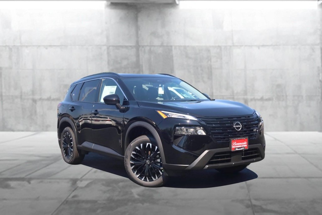 Nissan Rogue Vehicle Full-screen Gallery Image 2