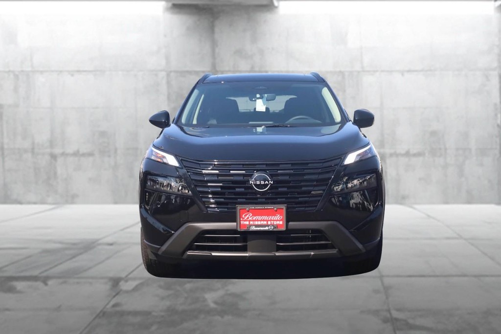 Nissan Rogue Vehicle Full-screen Gallery Image 4