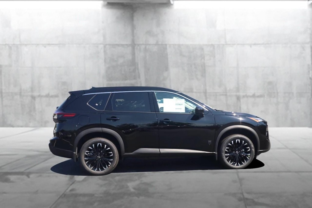 Nissan Rogue Vehicle Full-screen Gallery Image 5