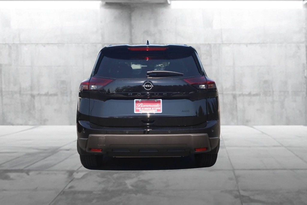 Nissan Rogue Vehicle Full-screen Gallery Image 6