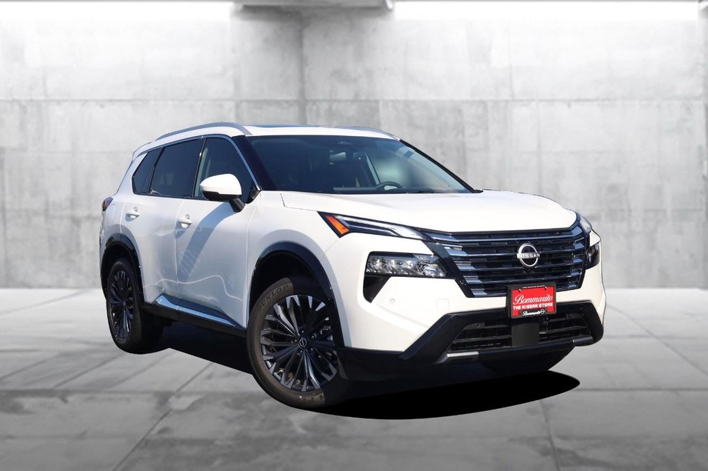 Nissan Rogue Vehicle Image 02