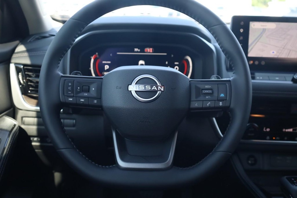 Nissan Rogue Vehicle Image 07