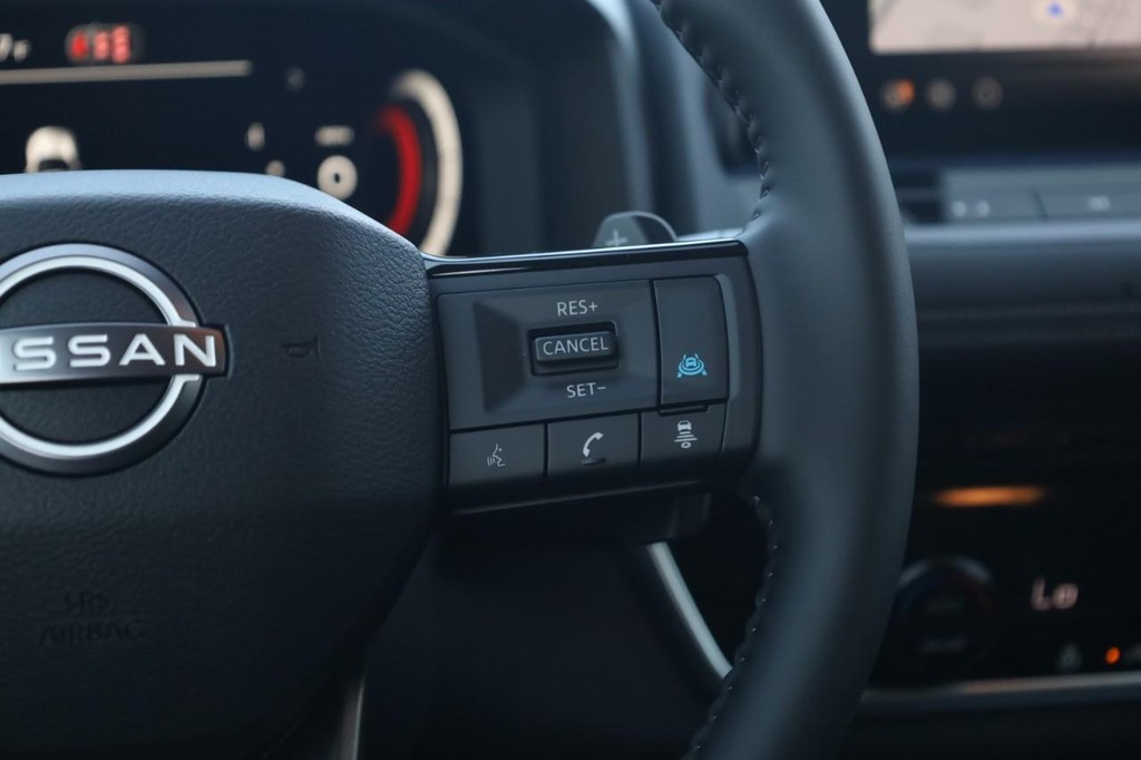 Nissan Rogue Vehicle Image 08