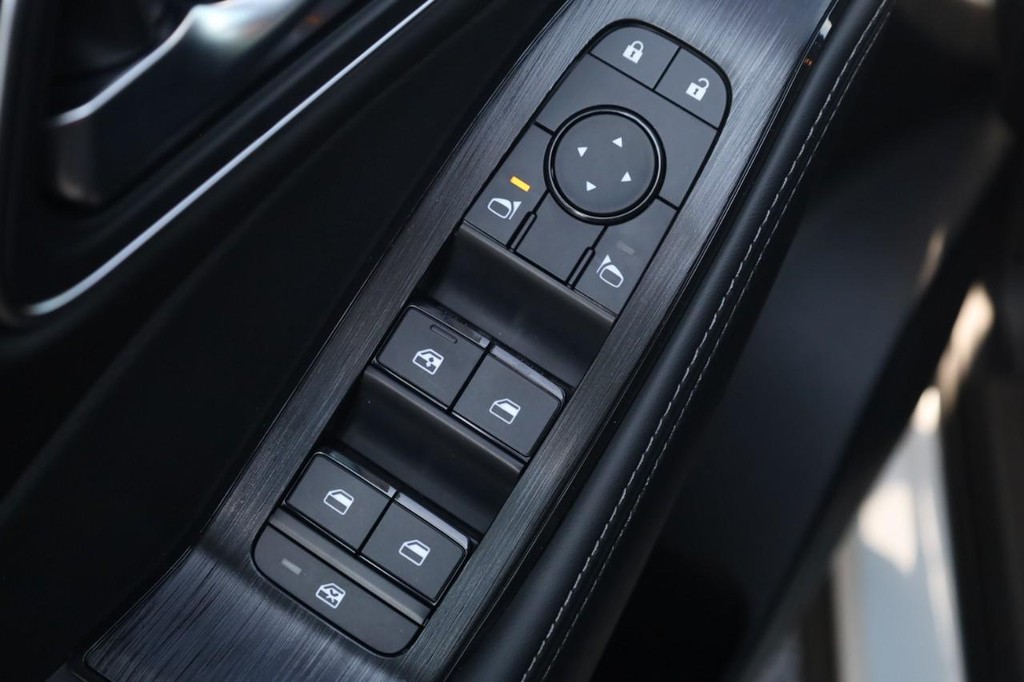 Nissan Rogue Vehicle Image 10