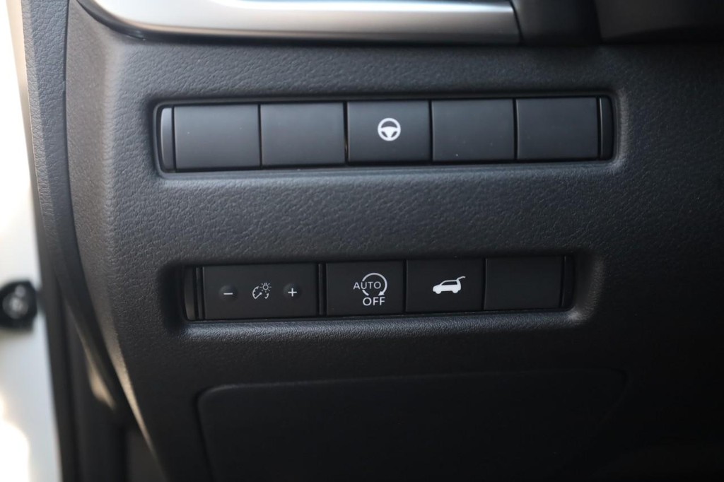 Nissan Rogue Vehicle Image 11