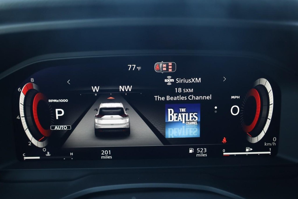 Nissan Rogue Vehicle Image 12