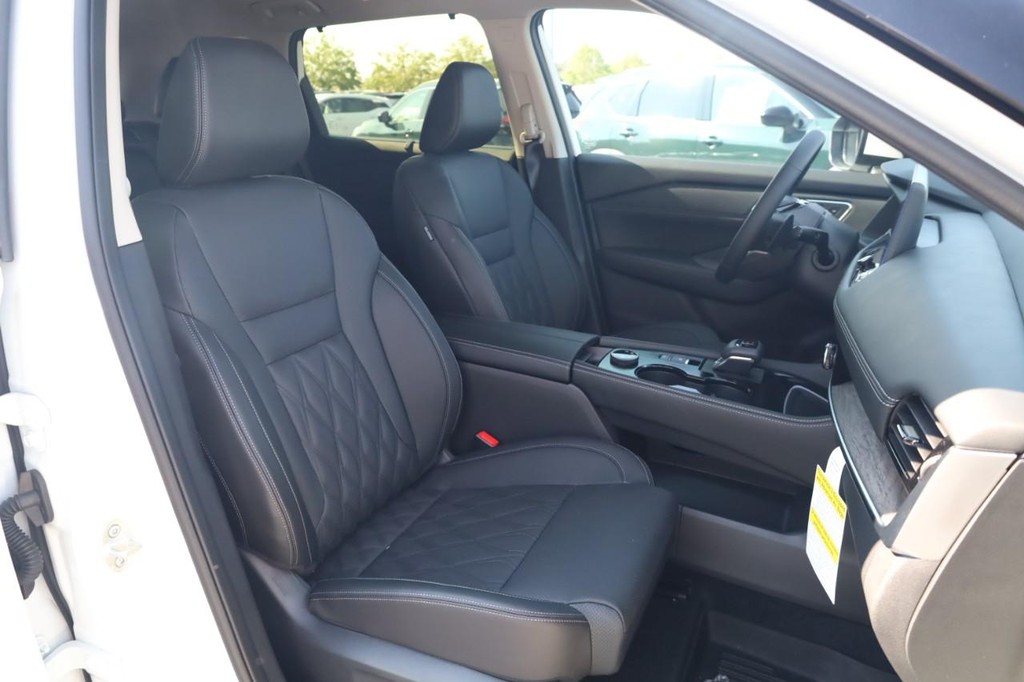 Nissan Rogue Vehicle Image 20