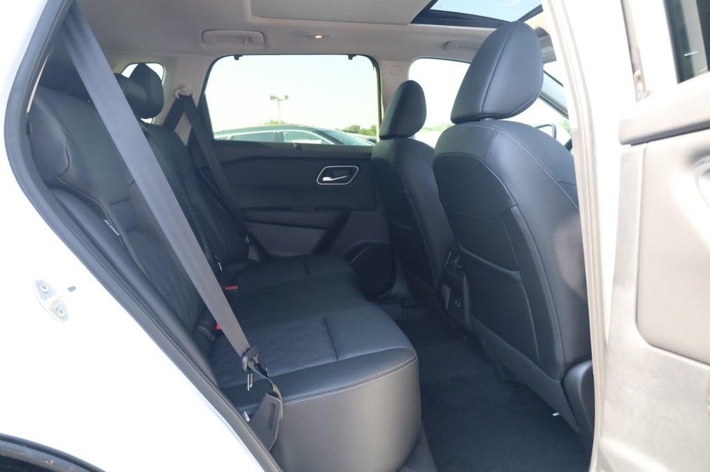 Nissan Rogue Vehicle Image 21