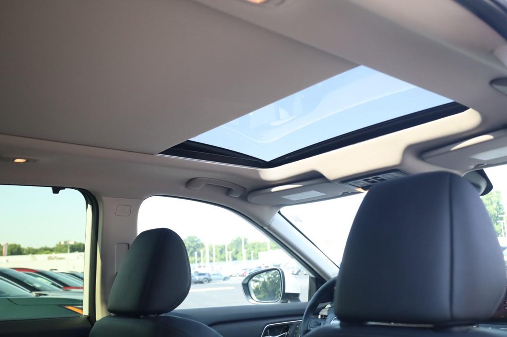 Nissan Rogue Vehicle Image 22