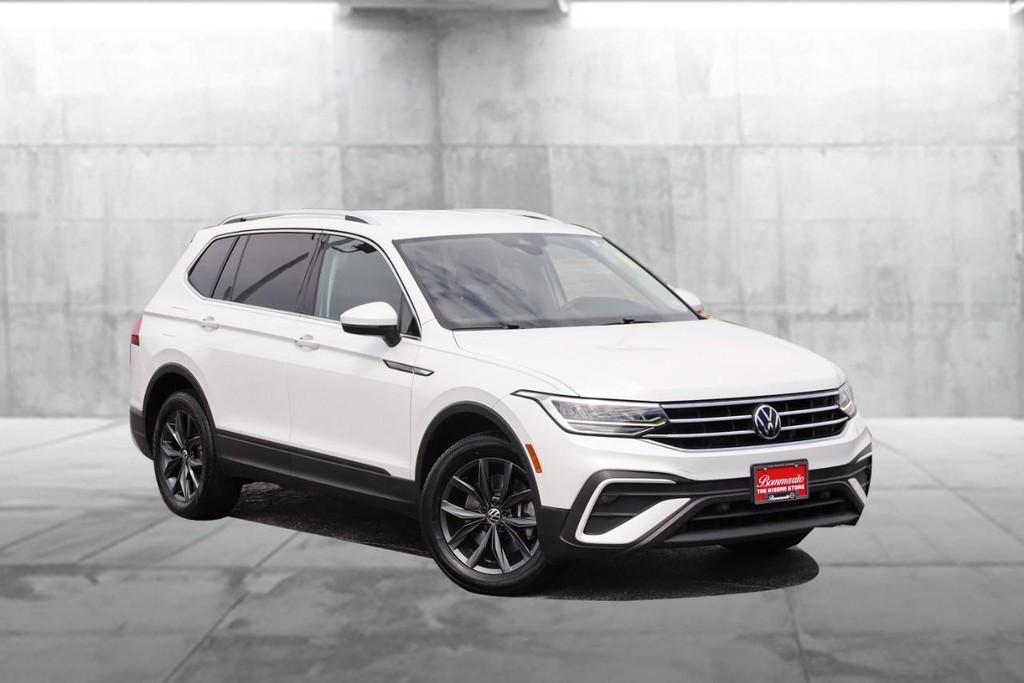 Volkswagen Tiguan Vehicle Full-screen Gallery Image 2