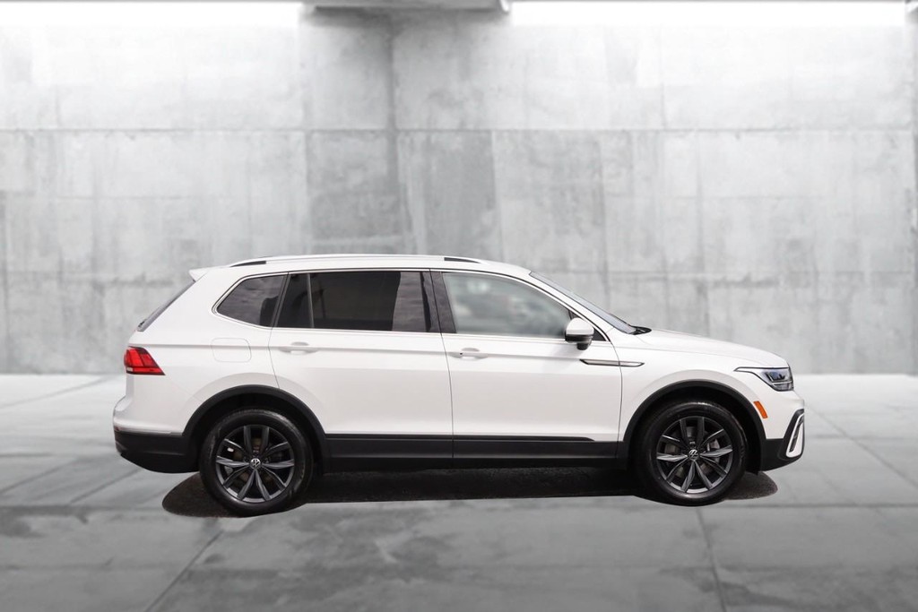 Volkswagen Tiguan Vehicle Full-screen Gallery Image 5