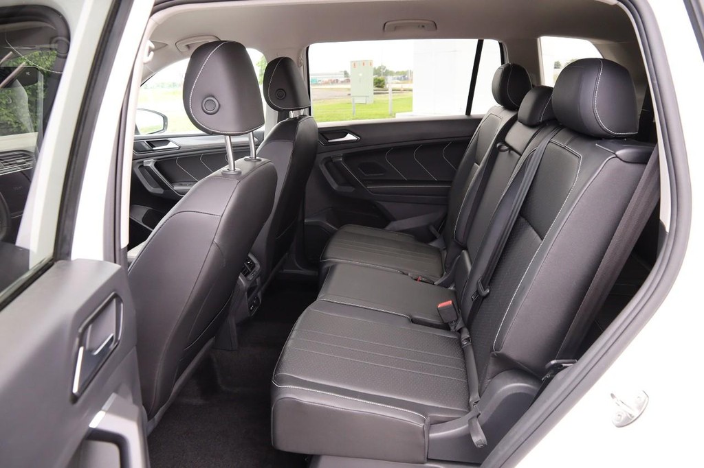 Volkswagen Tiguan Vehicle Full-screen Gallery Image 9