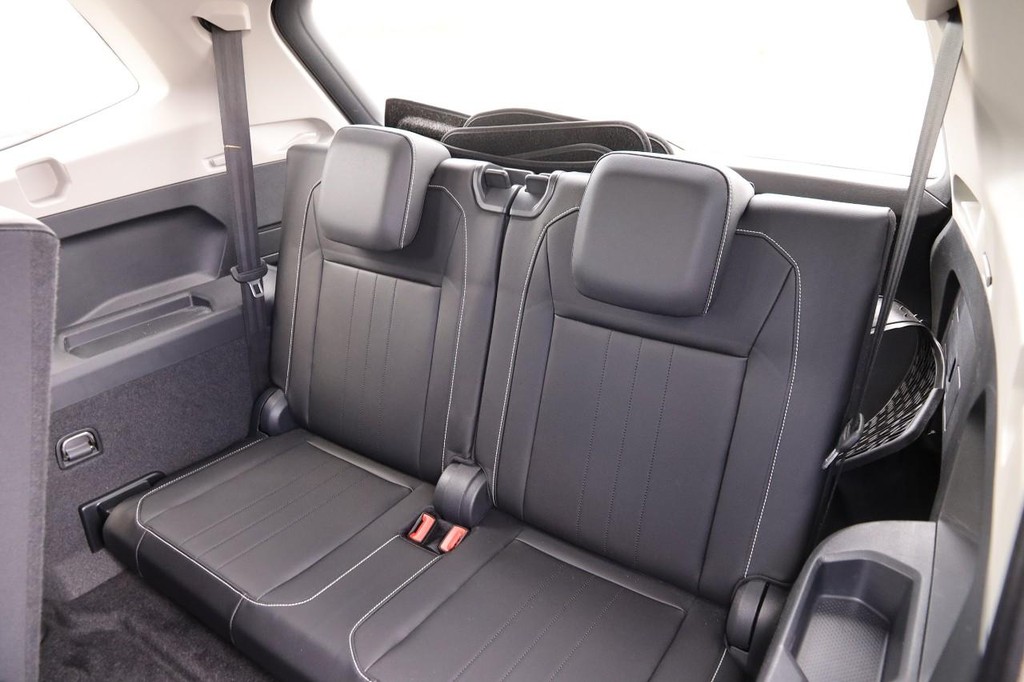 Volkswagen Tiguan Vehicle Full-screen Gallery Image 10
