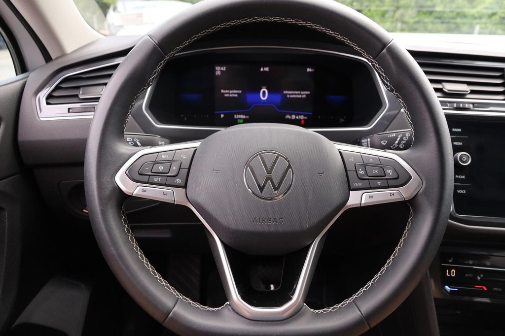 Volkswagen Tiguan Vehicle Full-screen Gallery Image 11