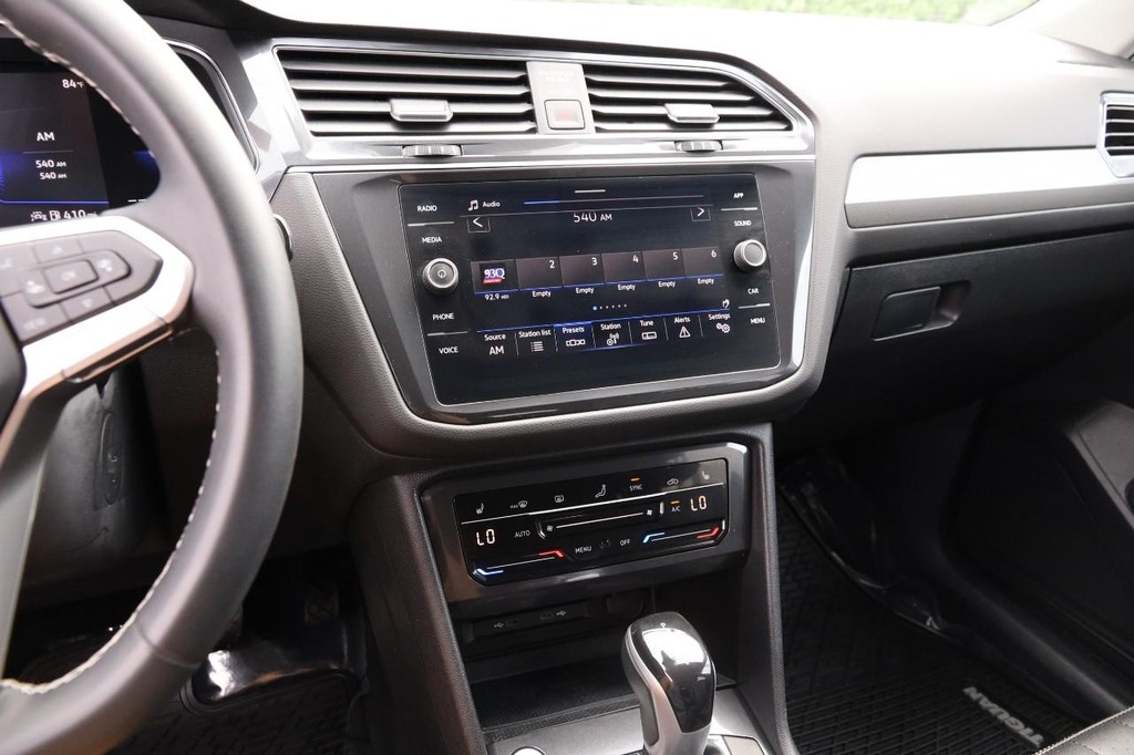 Volkswagen Tiguan Vehicle Full-screen Gallery Image 16