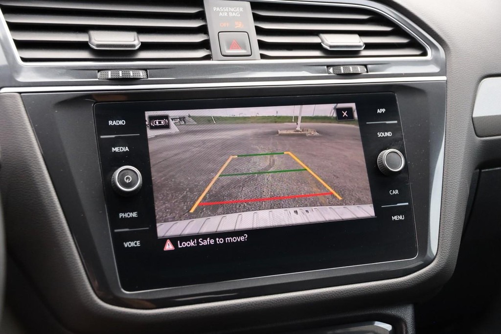 Volkswagen Tiguan Vehicle Full-screen Gallery Image 18