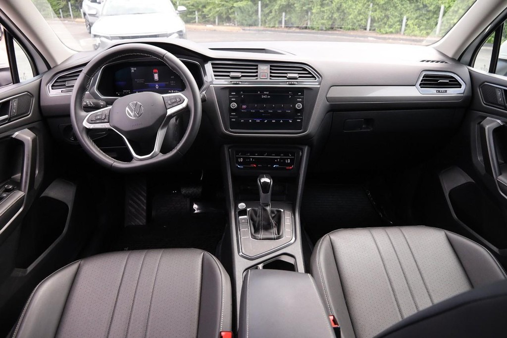 Volkswagen Tiguan Vehicle Full-screen Gallery Image 22