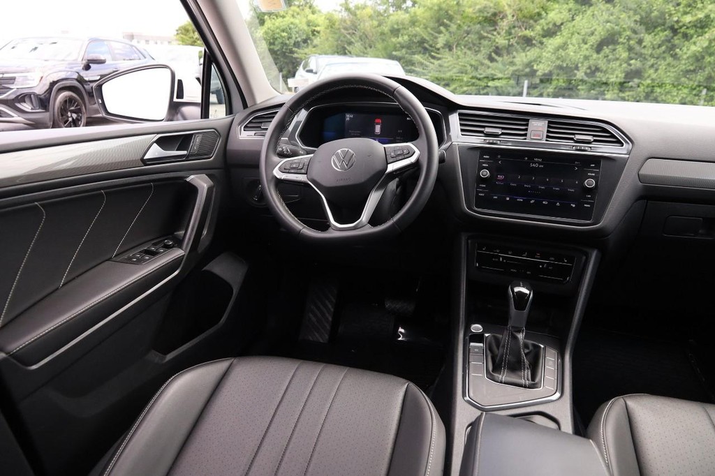 Volkswagen Tiguan Vehicle Full-screen Gallery Image 23