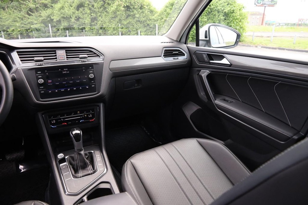 Volkswagen Tiguan Vehicle Full-screen Gallery Image 25