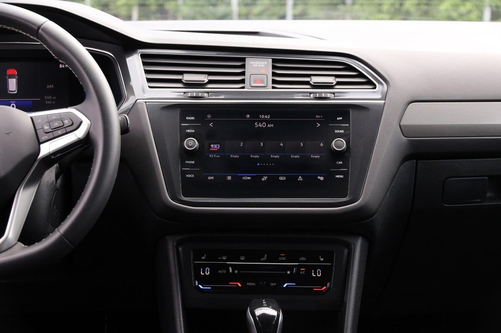Volkswagen Tiguan Vehicle Full-screen Gallery Image 28