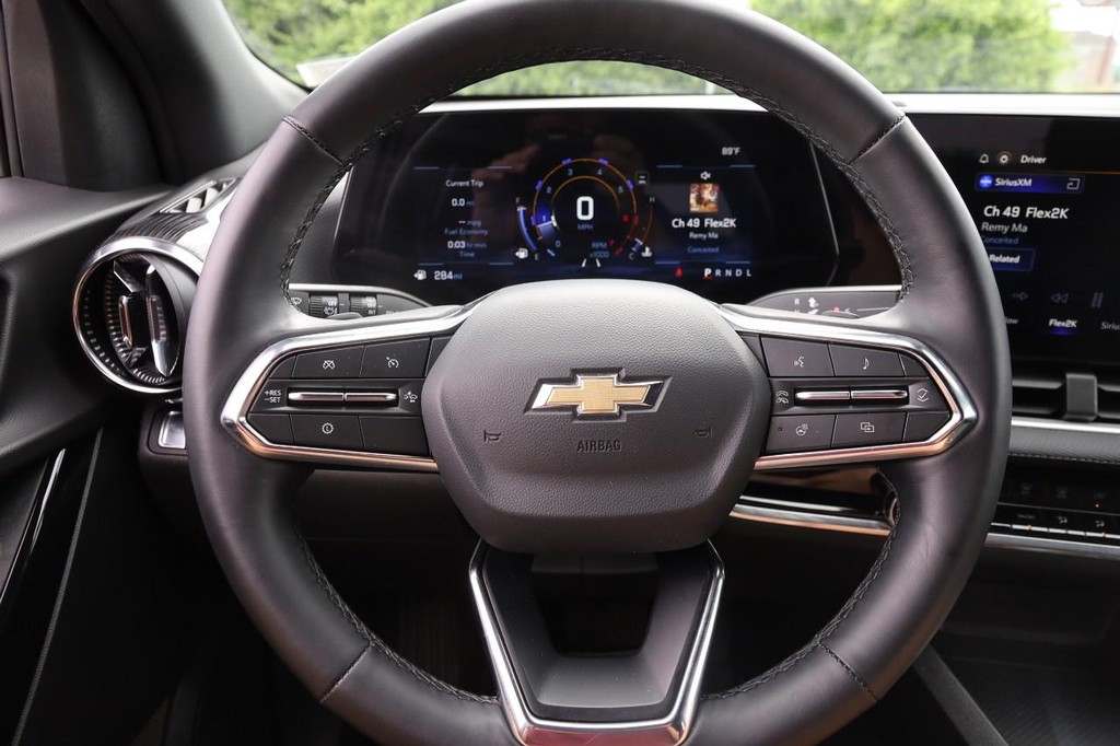 Chevrolet Equinox Vehicle Image 10
