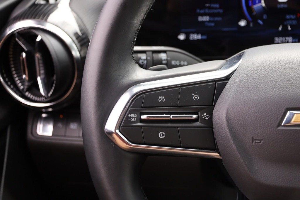 Chevrolet Equinox Vehicle Image 11