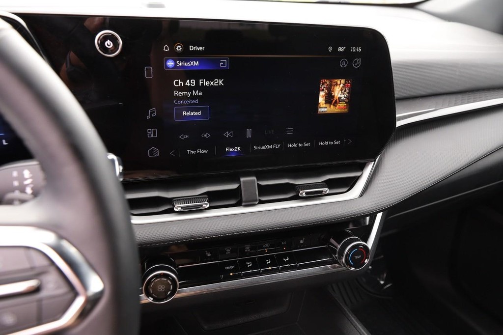 Chevrolet Equinox Vehicle Image 16