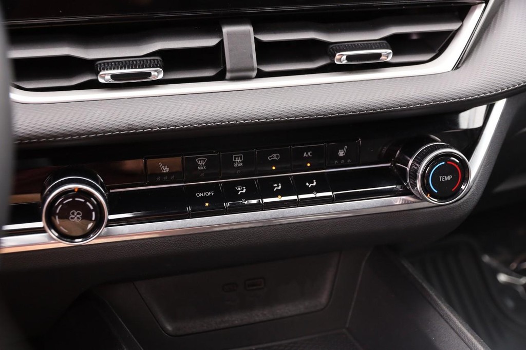Chevrolet Equinox Vehicle Image 19