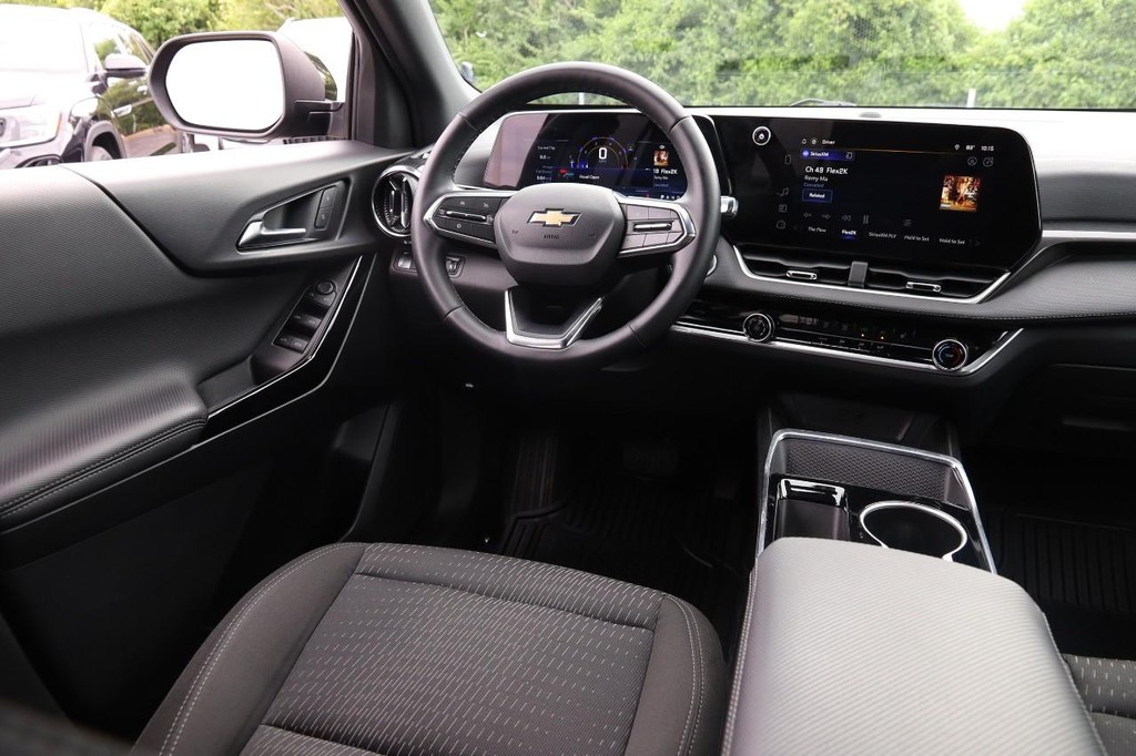 Chevrolet Equinox Vehicle Image 21