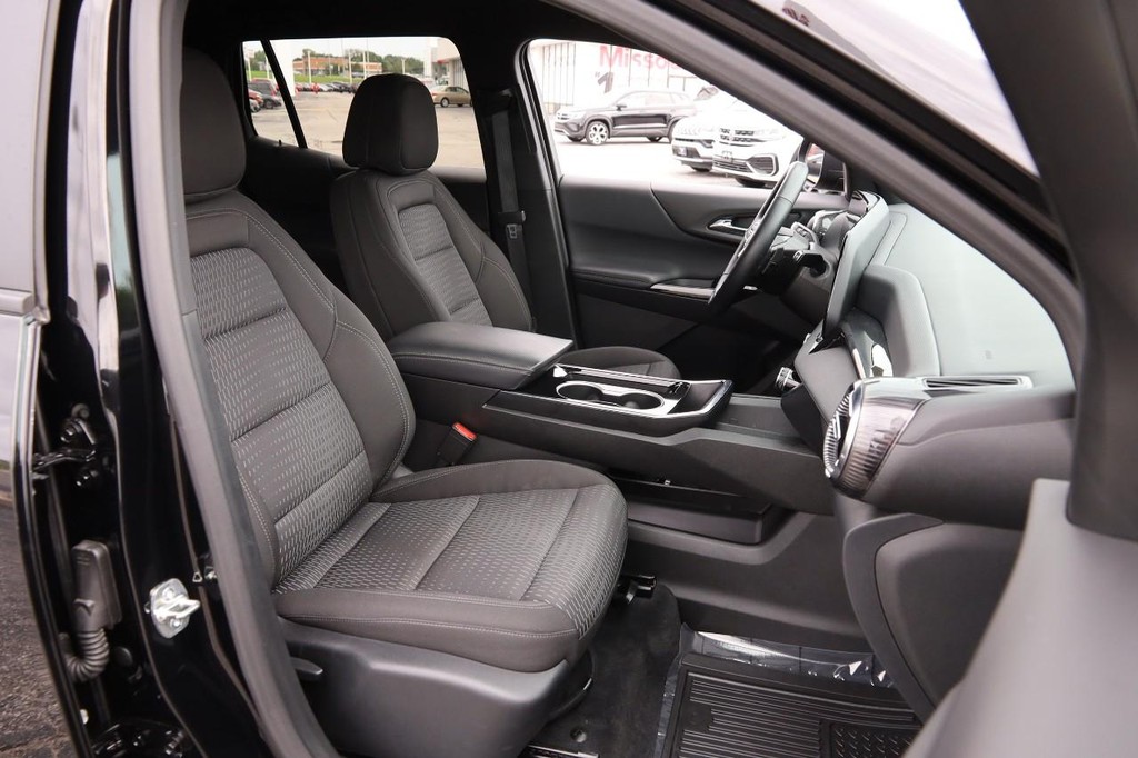 Chevrolet Equinox Vehicle Image 25