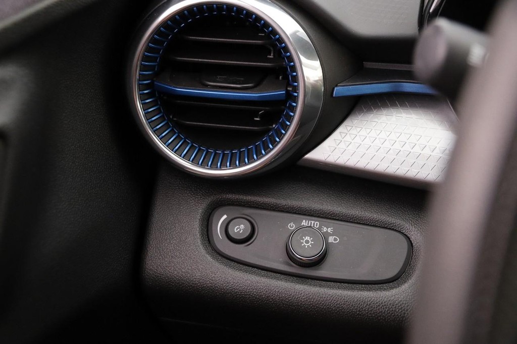 Chevrolet Trax Vehicle Image 19