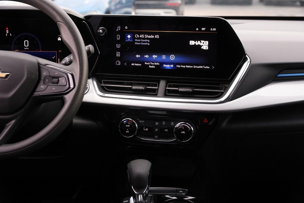 Chevrolet Trax Vehicle Image 24