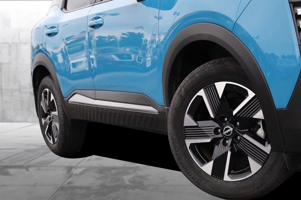Nissan Kicks Vehicle Image 03
