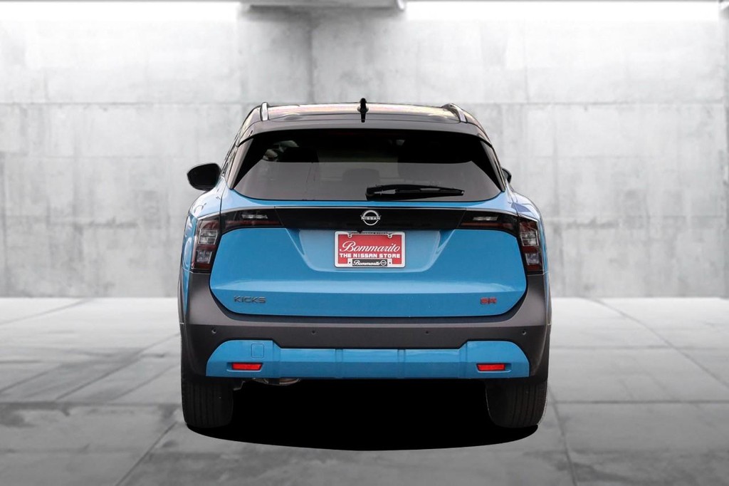 Nissan Kicks Vehicle Image 06