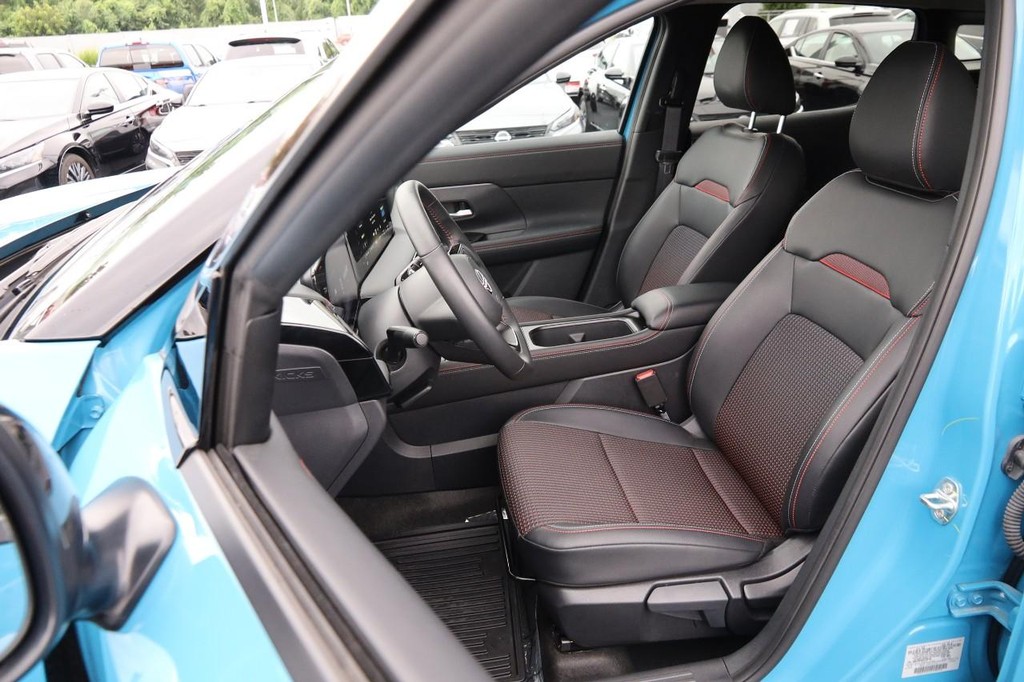 Nissan Kicks Vehicle Image 08