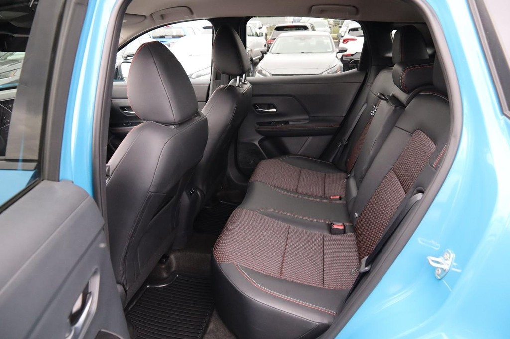 Nissan Kicks Vehicle Image 09