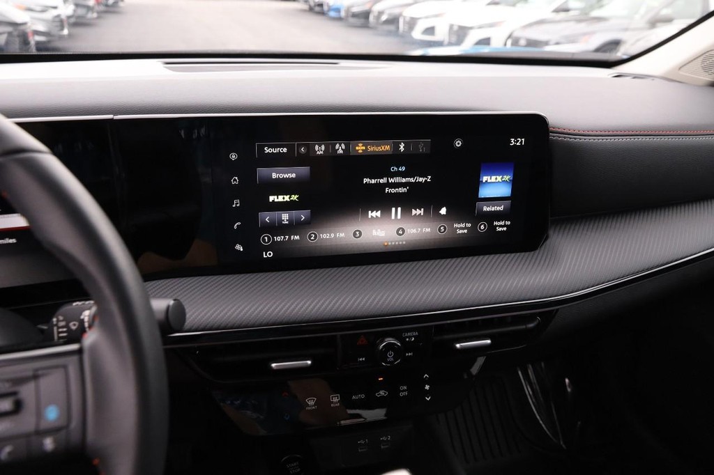 Nissan Kicks Vehicle Image 14
