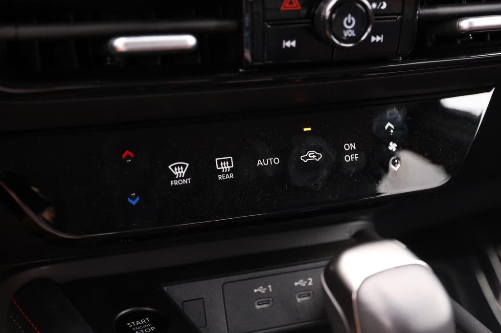 Nissan Kicks Vehicle Image 18