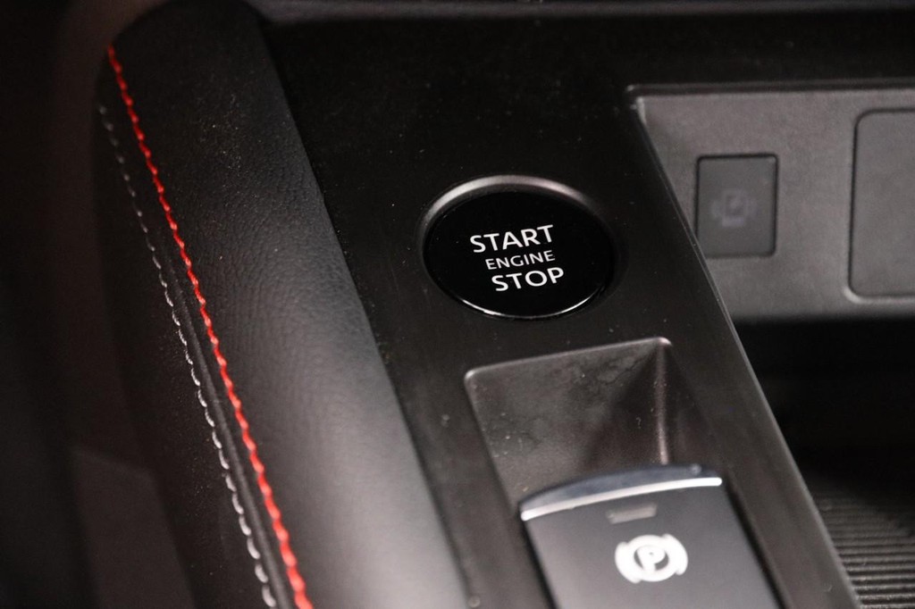 Nissan Kicks Vehicle Image 19