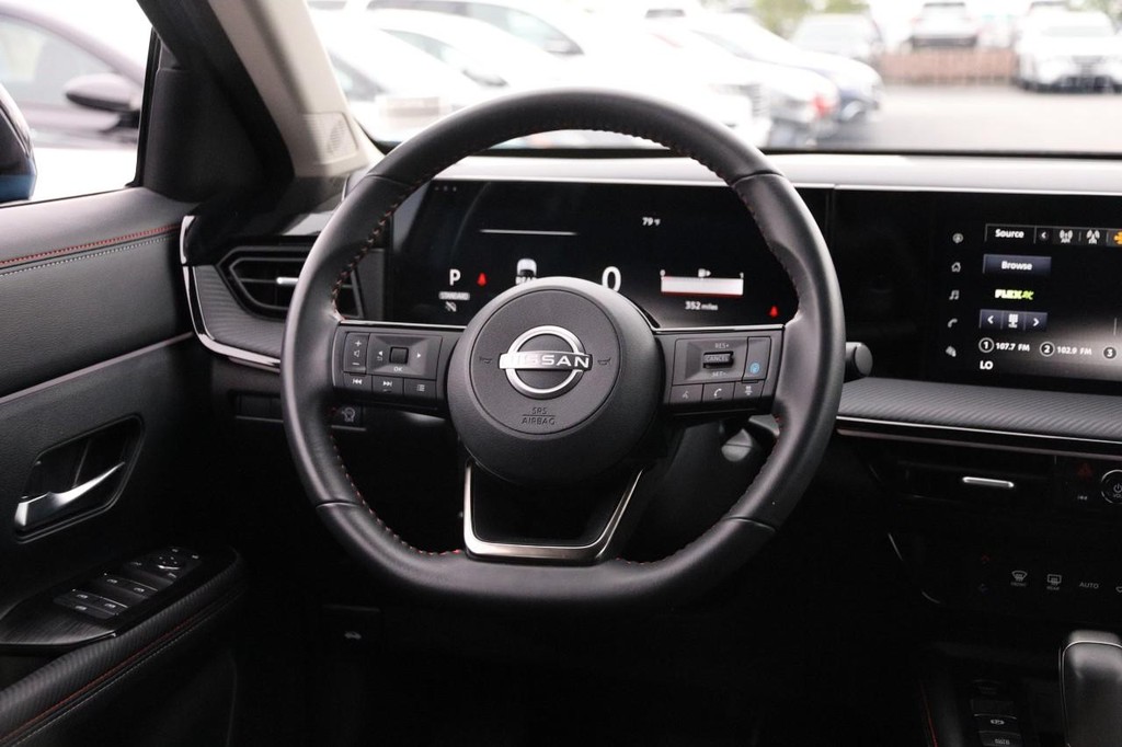 Nissan Kicks Vehicle Image 24