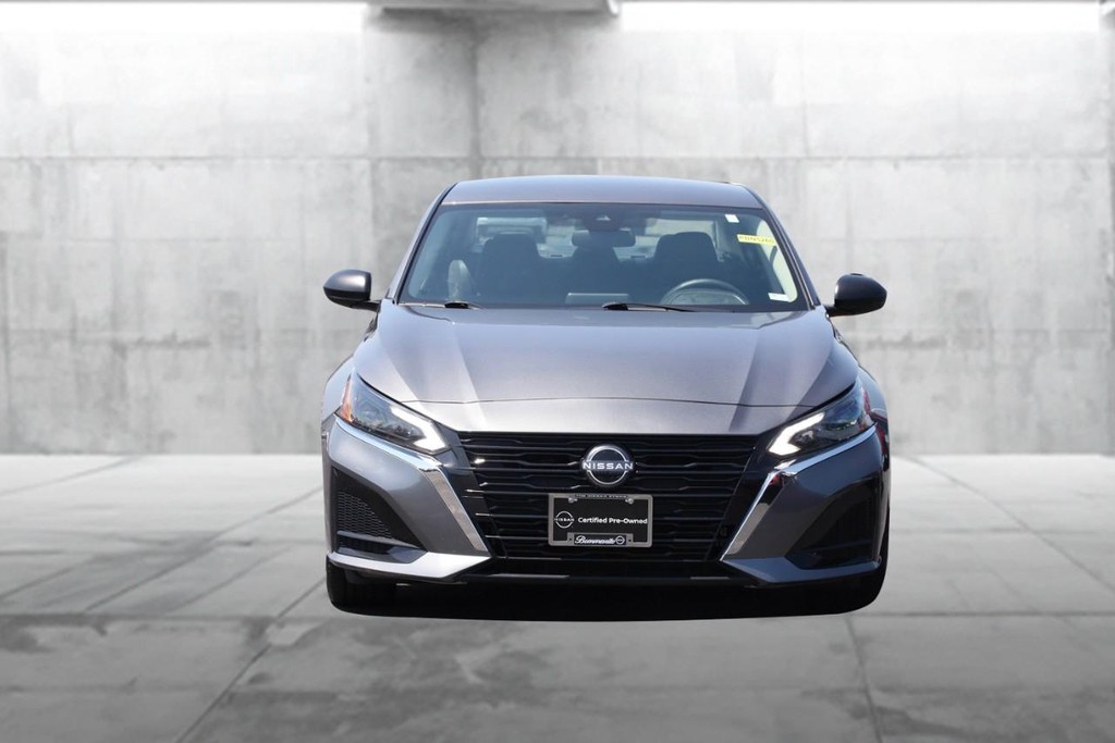 Nissan Altima Vehicle Image 04
