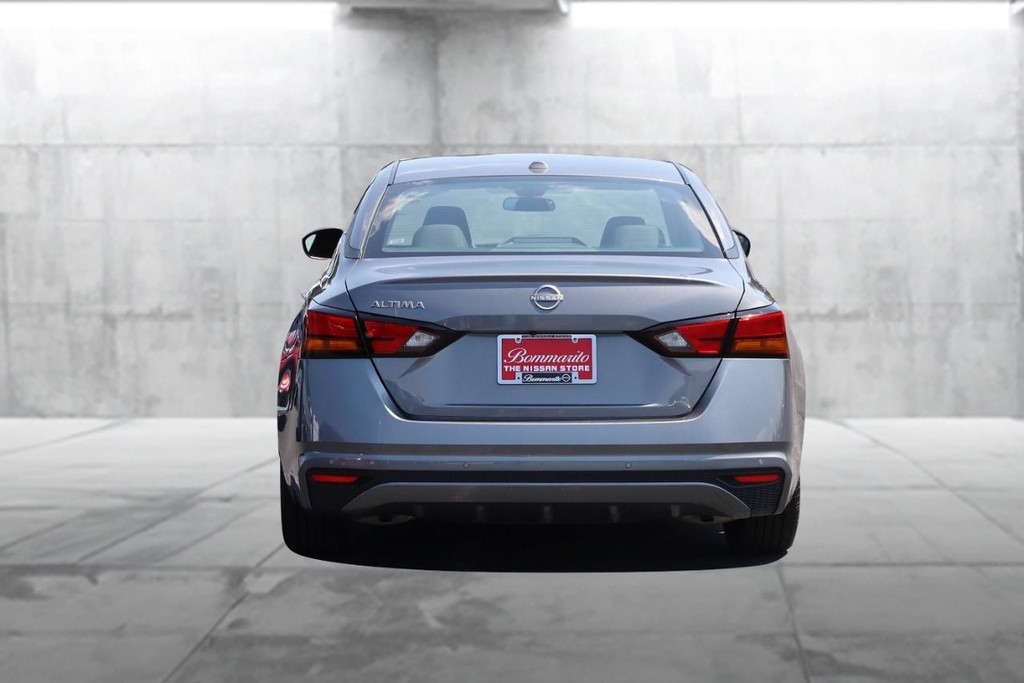 Nissan Altima Vehicle Image 06