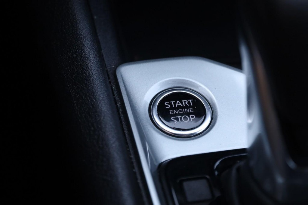 Nissan Altima Vehicle Image 14