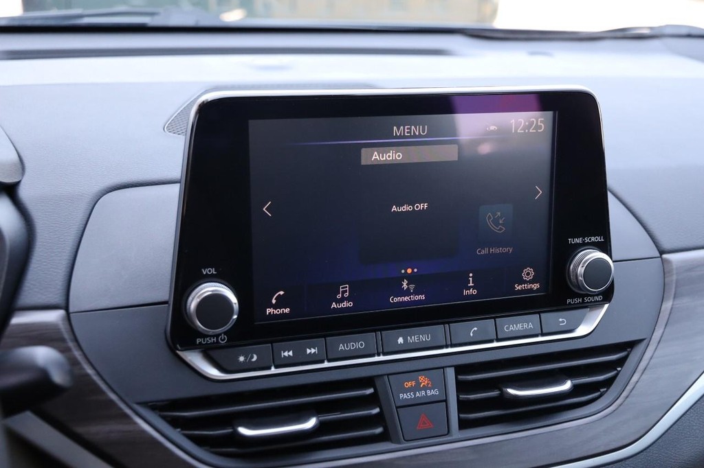Nissan Altima Vehicle Image 15
