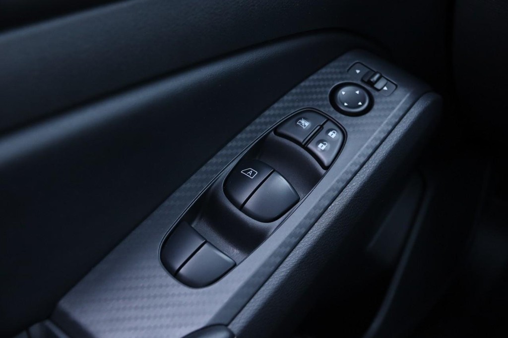 Nissan Altima Vehicle Image 20